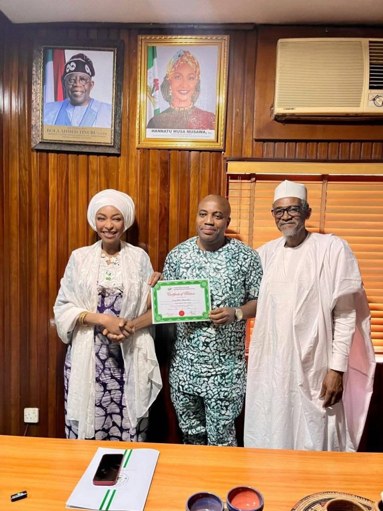 The Minister of Arts, Culture, Tourism and Creative Economy, Hannatu Musa Musawa, alongside the BoT Chairman of the Federation of Tourism Associations of Nigeria (FTAN), Alhaji Munzali Dantata, presented the Certificate of Return to Franklin Ihejirika as FTAN Public Relations Officer (PRO) South, during a brief ceremony at her office in Abuja.