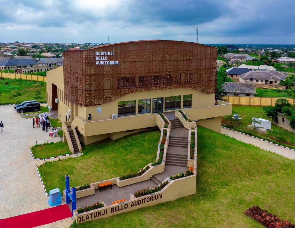 Gov. Sanwo-Olu commissions 550-seater Olatunji Bello Auditorium at LASU Epe campus, a landmark endowment boosting education and academic excellence.