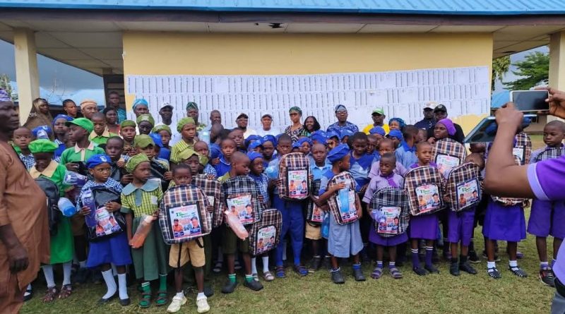 Alajobi Foundation, Kumayon Fans Club Donate 400 School Bags, Water Bottles to Pupils in Olorunda LCDA