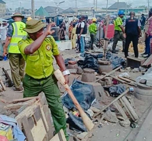 LAWMA Cracks Down on Environmental Nuisance Along Alaba Rago Expressway Setback