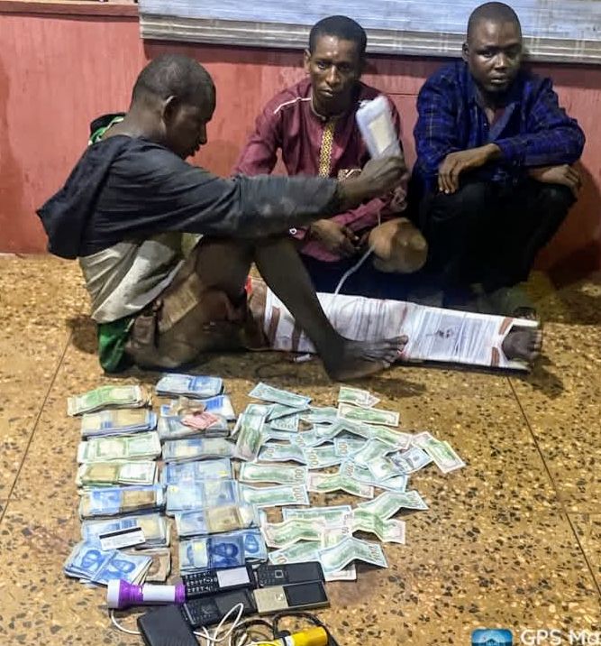 82 Division troops arrest fleeing kidnap syndicate commander in Enugu, recover arms