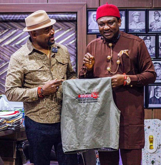 4th Estate Reporters Publisher, Njoku pays courtesy visit to Ikenga Umuawulu, High Chief Ndubuisi